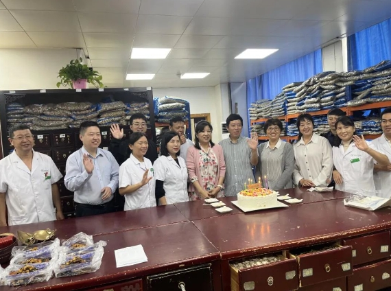 【安陽市中醫(yī)院】致敬世界藥師節(jié)——我院開展國(guó)際藥師節(jié)暨表彰大會(huì)
